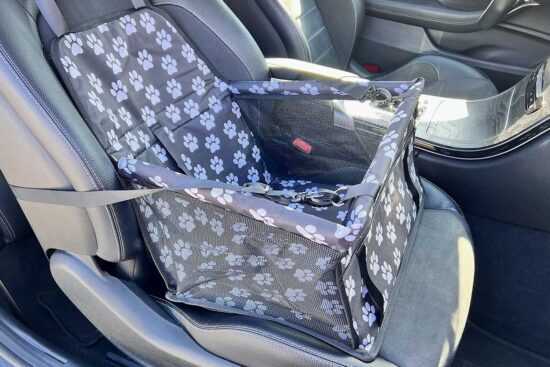 Paula černá s tlapkou autosedačka pro psa Paula černá s tlapkou autosedačka pro psa